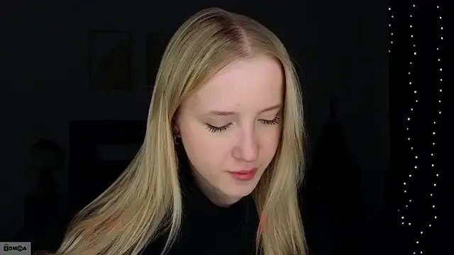 Freechat adele_armass on StripChat