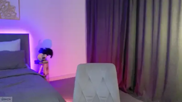 Freechat adele_armass on StripChat