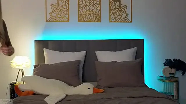 Freechat adele_armass on StripChat