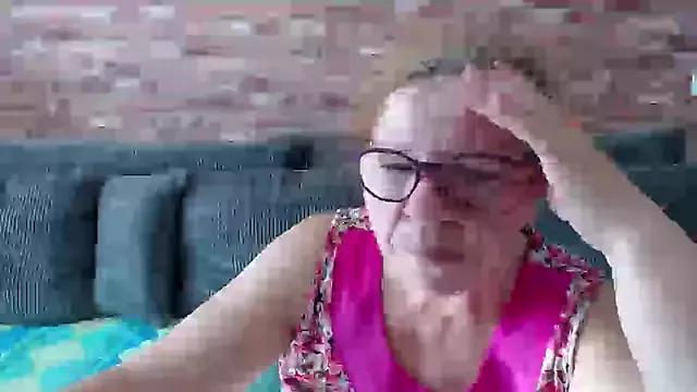 Freechat Adelewildx on StripChat