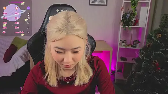 Aisi_18 on StripChat