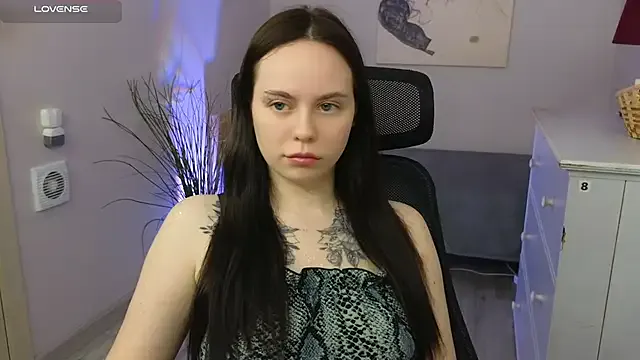 Alice_Moondark on StripChat