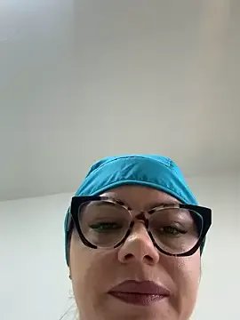 Freechat alicee16 on StripChat