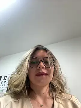 Freechat alicee16 on StripChat