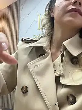 Freechat alicee16 on StripChat