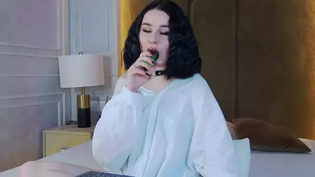 AliceLune on StripChat