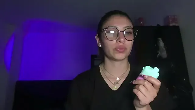 Freechat AliceTeenager___ on StripChat