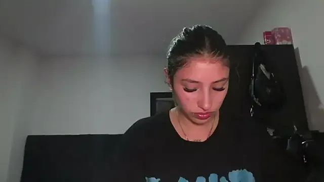 Freechat AliceTeenager___ on StripChat