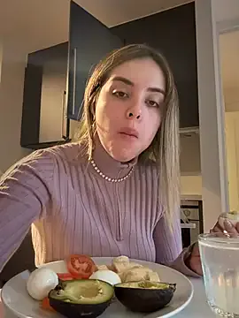 Alirawrz on StripChat