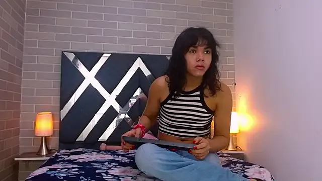 Freechat AndreaGil_ on StripChat