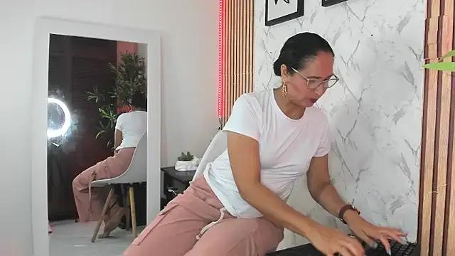 AnnaArela — make me vibrater