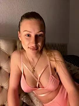 belle98 on StripChat 