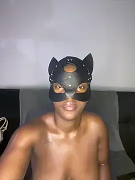 Blackmomma — to 10k likes & buying a new outfits