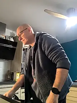 bogland33 on StripChat