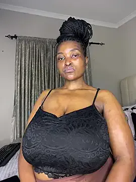 Bustygoddess32 on StripChat