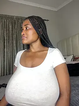 Bustygoddess32 on StripChat