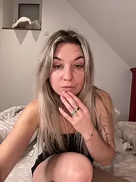 carlaaa on StripChat