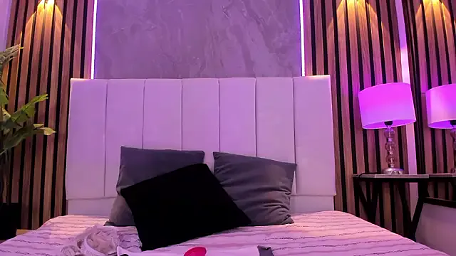 Carlotta_de_velour on StripChat