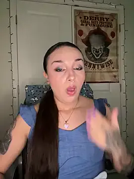 CharmingMaddie on StripChat