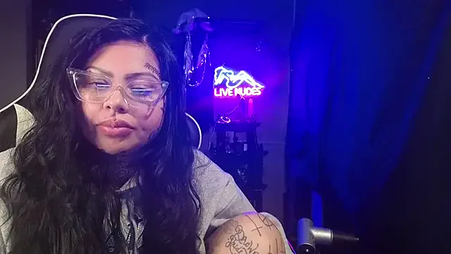 chicanachic13 — Freechat on StripChat