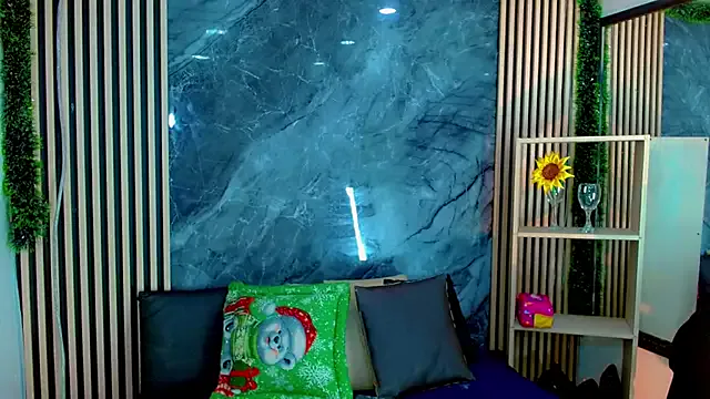 Freechat Cloelombard on StripChat