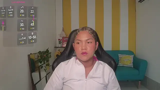 Cristal_War on StripChat