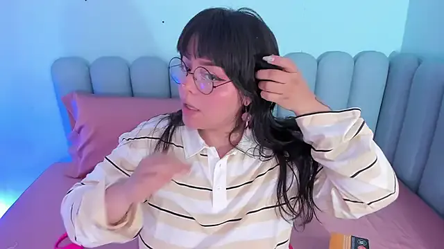 curvy_rousi on StripChat