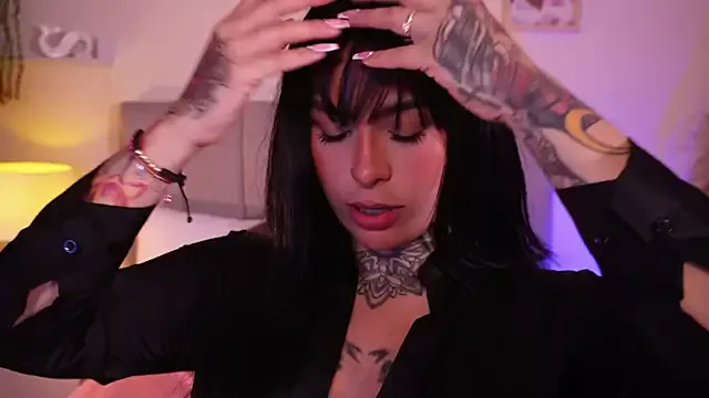 curvyliciousss on StripChat