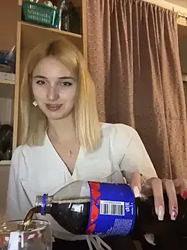 DollyTall on StripChat