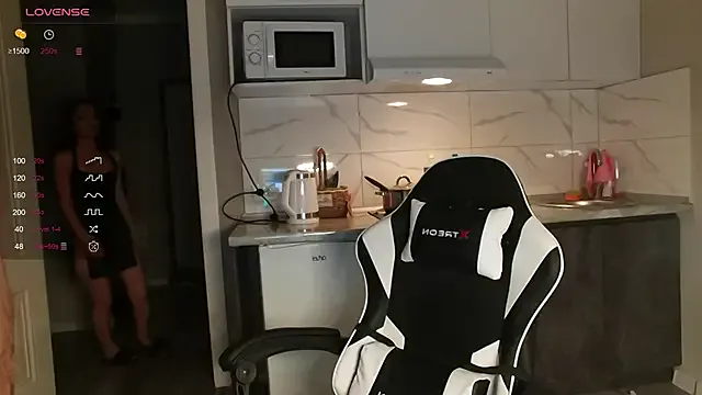 dragon_princesss — show boobies <3