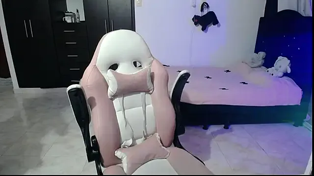 Elizabeth_rose02 on StripChat