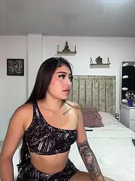 EmiilyEvans_ on StripChat 