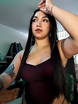 Freechat FallsForHerSmile on StripChat