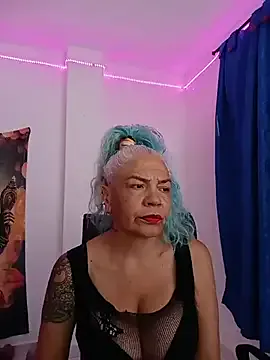 StripChat freyadevil333 is Freechat freyadevil333 — Mucama cums cleaning