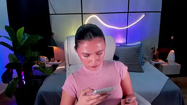 Gia_Mazzon on StripChat