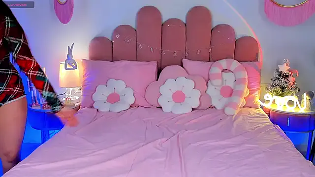 GiaCale on StripChat