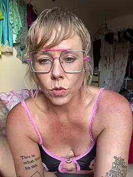 Freechat goodgirlbabydoll on StripChat