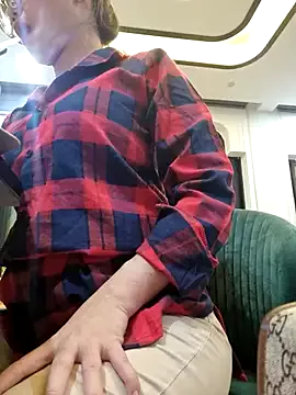 HinaLovely on StripChat