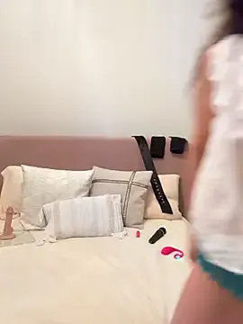 Freechat HotLdyllic on StripChat