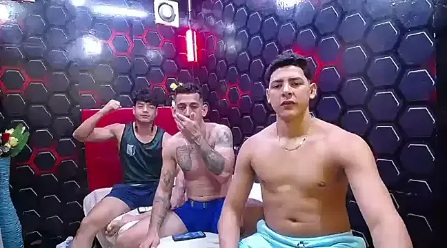 hugecocks_hot on StripChat