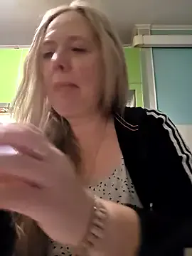 Irina3718 on StripChat 