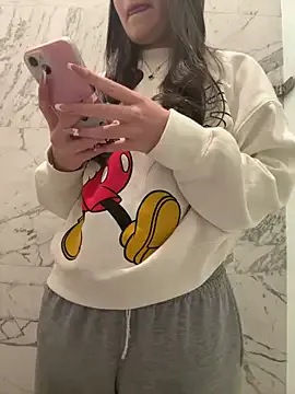 Freechat Isabella21_ on StripChat