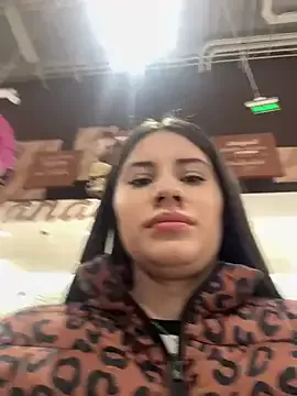 Freechat Isabella21_ on StripChat