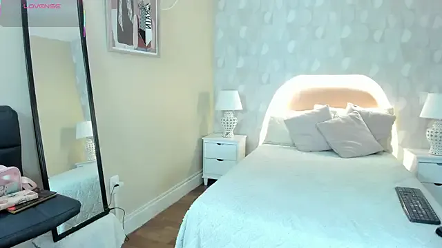 Freechat isabella_milf_ on StripChat