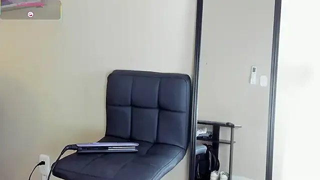 Freechat isabella_milf_ on StripChat