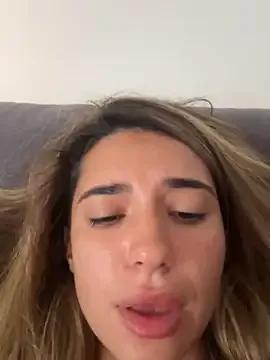 Freechat ItalianGirl on StripChat
