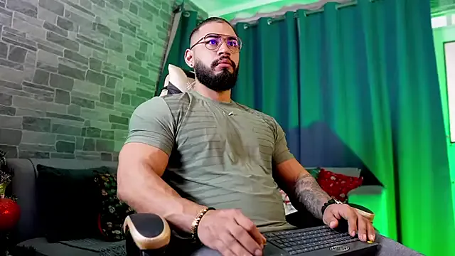 jaxon_colton on StripChat