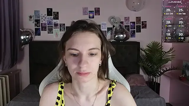 kaleriyaa_ on StripChat