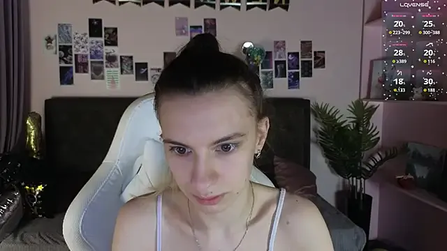 kaleriyaa_ on StripChat