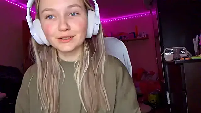 Freechat KarinRobertson on StripChat